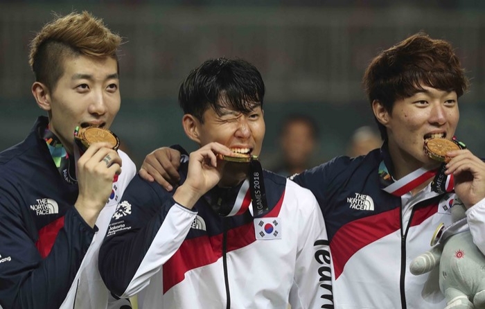 2018 자카르타·팔렘방 아시안게임에서 금메달을 따낸 축구 국가대표 선수들은 병역을 면제받게 됐다. 뉴시스