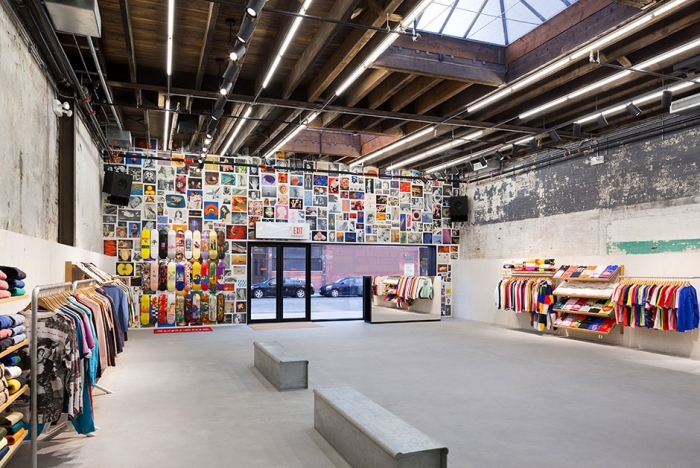 슈프림 매장은 뉴욕을 상징하는 일종의 랜드마크가 됐다. 사진은 뉴욕 브루클린 매장.