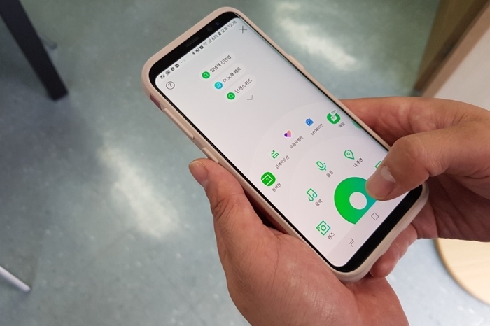 네이버의 새로운 모바일 버전에서 그린닷 기능을 실행하는 모습.