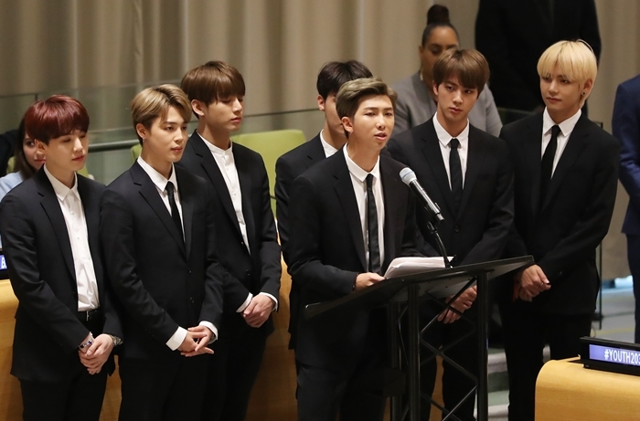 역사관 논란에 휩싸였던 방탄소년단. 사진은 지난 9월 UN에서 연설하는 모습. 뉴시스