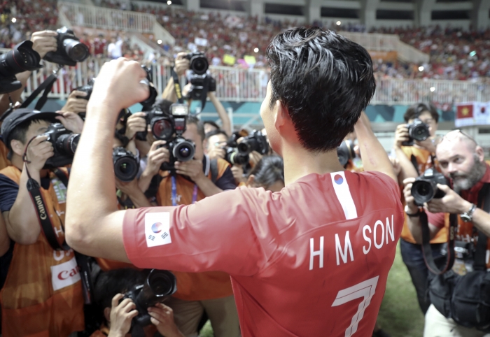카카오 올해의 이슈 검색어 1위에 자카르타 팔렘방 아시안게임이 올랐다. 사진은 남자 축구 대한민국과 일본의 금메달 결정전에서 승리를 거둔 손흥민이 기뻐하는 모습. 뉴시스