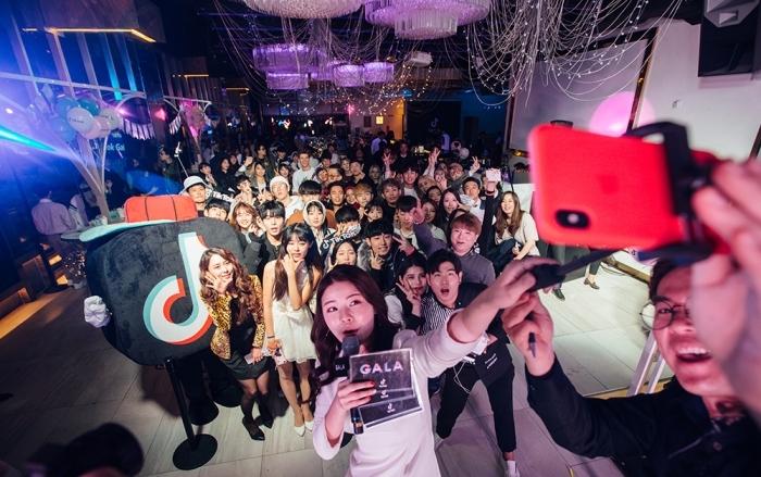 지난해 11월 틱톡 갈라 행사에 참여한 유명 크리에이터들. 틱톡 제공