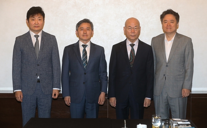 이효성 방송통신위원장과 지상파 3사 사장단. 방송통신위원회 제공