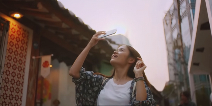 인플루언서 마케팅이 일상화되고 있지만, 전형성은 깨야 한다. 사진은 인플루언서와 협업한 갤럭시 S10 광고 중 일부.