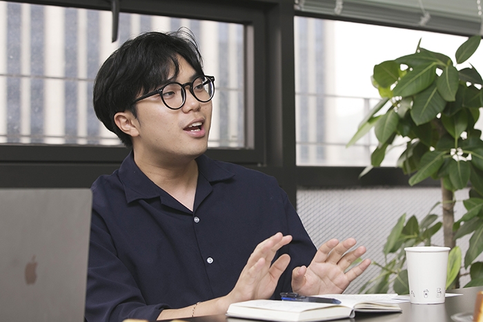 김승혁 학생은... 홍익대 광고홍보학부 4년. 관심 분야는 PR이며 그 중에서도 특히 공공분야에 뜻이 있음. 다양한 시각과 트렌드를 접하고 싶어 더피알 대학생 기자로도 활동 중. 사진: 성혜련 기자