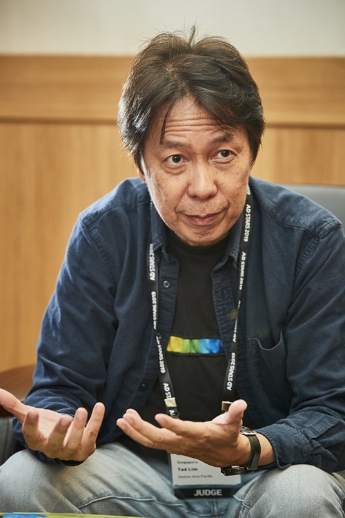 테드 림(Ted Lim, Singapore) 덴츠 아태총괄(Dentsu Asia Pacific) CCO다. 칸 광고제와(The Cannes Lions International Festival of Creativity), AdFest(Asia-Pacific Advertising Festival) 등 유수의 국제광고제에서 심사위원으로 활동했다. 부산국제광고제에선 4개 분야(Direct, Media, Promotion, PR) 심사위원장을 맡았다.