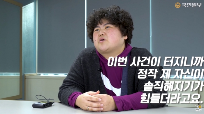 먹방 유튜버 구도쉘리는 방송인 권혁수와의 공동 유튜브 방송에서 있었던 상의 탈의 논란으로 반박 인터뷰를 하는 등 대립하고 있다. 국민일보 영상 화면 캡처