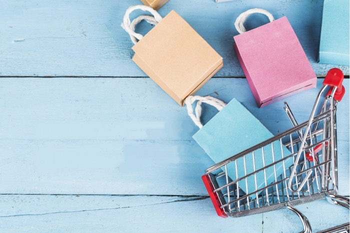 D2C(Direct to Consumer) 비즈니스가 디지털 트랜스포메이션(전환) 바람을 타고 확산되고 있다. 누구나 온라인에서 소비자와 접점을 만들 수 있는 환경이 되면서 제조사들이 직접 온라인 몰과 앱을 구축하고 판매에 나서기 시작했다.