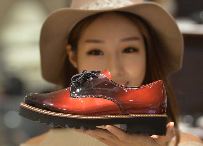 젠더리스와 에이지리스 등 브랜드에도 포괄적 접근이 주목 받는 추세다. 사진은 여성 슈즈 브랜드의 '젠더리스' 제품. 뉴시스