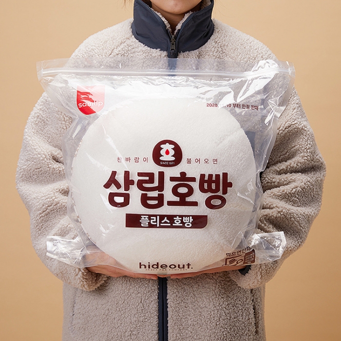 하이드아웃과 협업해서 나온 호빵쿠션