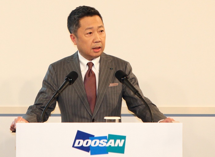 지난 2016년 3월 열린 박정원 두산그룹 회장 취임식. 연단에 그룹의 구 CI가 새겨져있다. 두산그룹 제공