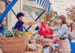 시몬스가 5월 19일부터 21일까지 경기 이천 복합문화공간 '시몬스 테라스'에서 파머스 마켓을 열었다. 사진=시몬스 제공. 뉴시스에서 재인용.