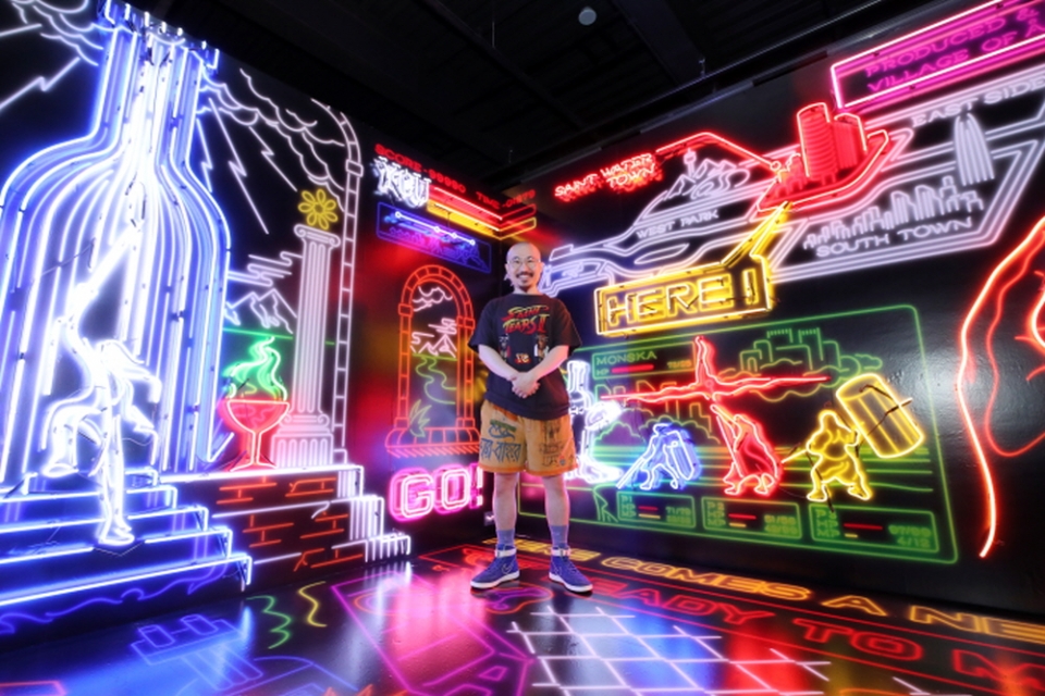 2022년 7월 6일, 서울 성동구 에스팩토리에 오픈한 ‘앱솔루트 홈’ 팝업스토어에서 윤여준 작가가 포즈를 취하고 있다. 뉴시스