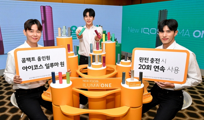 필립모리스의 ‘아이코스 일루마’는 KT&G ‘릴 솔리드2.0’을 연상시키는 휴대성·간편성에 BAT ‘글로’ 만의 특징이었던 ‘NO 블레이드’라는 특징을 강점으로 내세웠다. 다만 상대적으로 굵은 스틱을 유지하면서 노블레이드를 위한 고육책으로 스틱 안에 1회용 금속 코어를 삽입한 탓인지 ‘쇠맛’이 난다는 일부 평도 나온다. 사진=한국필립모리스 제공