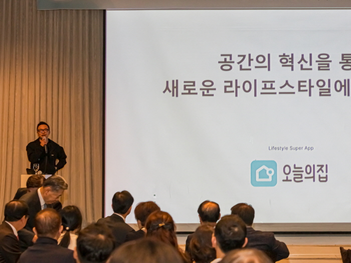 이승재 버킷플레이스(오늘의 집) 대표는 자신의 성공 비결 중에 ‘컨트롤 가능한 부분’을 ‘좋은 사람’에서 찾는다.