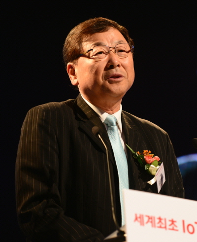 2016년 7월 4일 SK텔레콤 ‘세계 최초 IoT 전용망 전국 상용화’ 선포식에서 축사하는 김진형 카이스트 교수. 뉴시스
