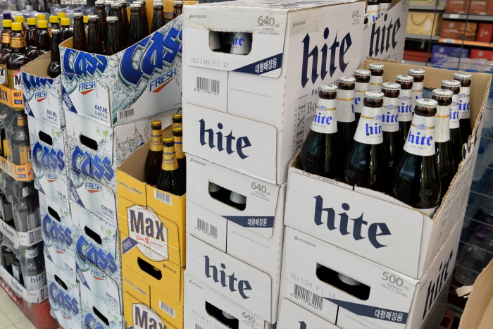 2016년 1월 5일 서울 용산구 이마트 용산점의 맥주 매대. 뉴시스