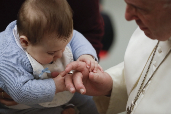 성 요한 바오로 2세 교황은 1992년, 루르드의 복되신 동정 마리아 축일인 2월 11일을 세계 병자의 날로 제정해 선포했다. 교황 프란치스코는 “누군가의 아픔은 모두의 아픔이 될 수 있고, 누군가의 도움은 모두가 축복으로 받아들일 수 있다”고 메시지를 전했다. 사진=뉴시스