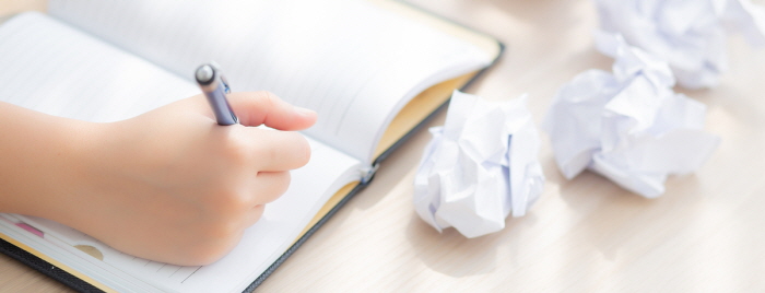 글쓰기는 어렵고 고통스러운 작업이다