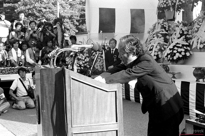 1987년 7월 9일, 이한열 열사 추모식에서 문익환 목사가 조사를 맡았다. 사진=