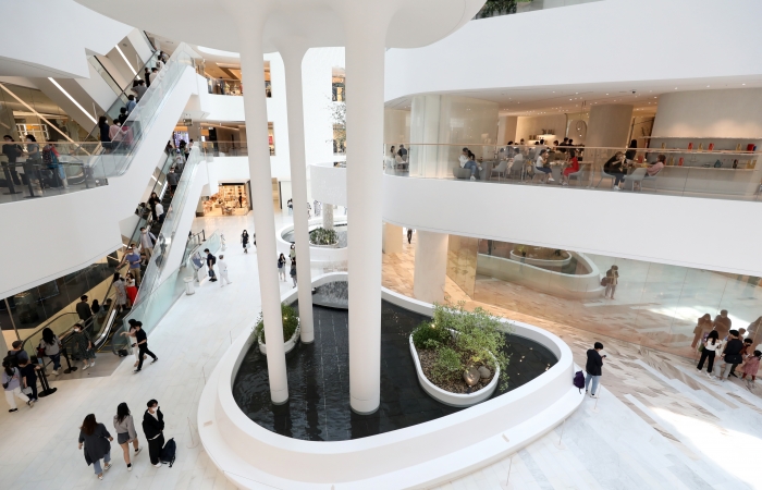 초개인화시대에 맞게 각 기업들이 새로운 디지털 마케팅 전략을 내놓고 있다. 사진은 개인화된 고객 경험을 제공하려고 노력 중인 더현대. 사진=뉴시스