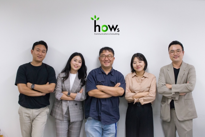 좌측부터 하우즈 이승찬 이사, 장혜연 컨설턴트, 유현재 대표, 박재은 컨설턴트, 정휘관 이사