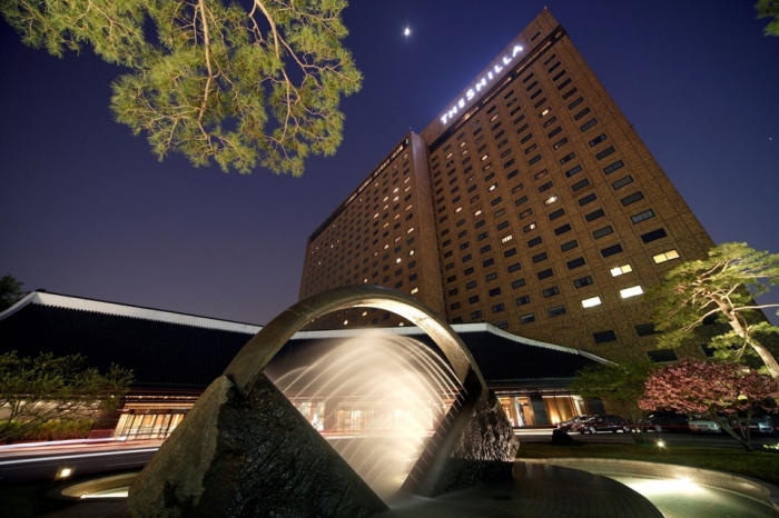 서울신라호텔 야간 전경. 사진=서울신라호텔 제공.