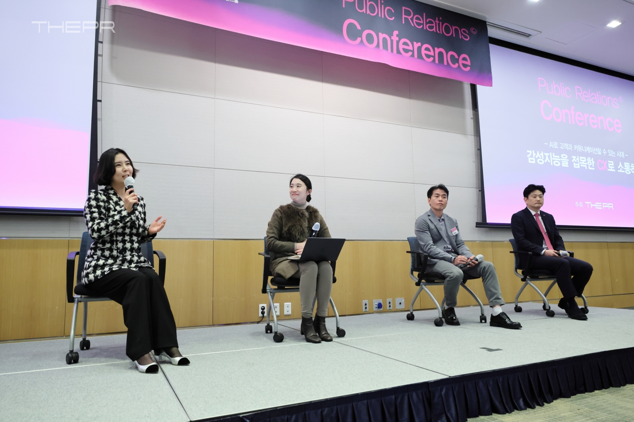 마지막 세션으로 진행된 종합토론에서는 CX 전문가 차경진 한양대학교 경영대학 교수가 모더레이터로 나섰고 각 연사들과의 Q&A 시간이 이어졌다.