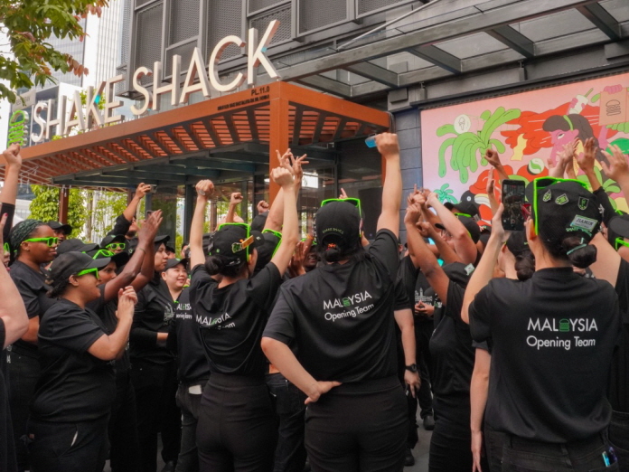 쉐이크쉑 말레이시아의 오프닝팀이 힘찬 출발을 알리고 있다. 사진=쉐이크쉑 말레이시아 제공
