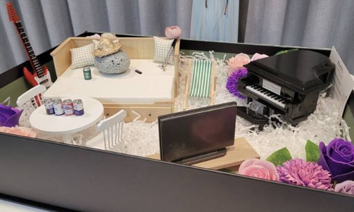 3월 17일(현지시각) 미국 월스트리트저널(WSJ)은 과로에 시달린 한국인들이 마음의 안정을 찾기 위해 '반려돌’을 키운다고 보도했다. 사진은 아이돌 그룹 세븐틴의 멤버 '정한'이 키우는 반려돌. 사진=위버스 갈무리