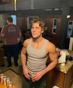 크리에이터 겸 사업가 루카스 팩터. 사진=Lukas Pakter 인스타그램 계정 캡처