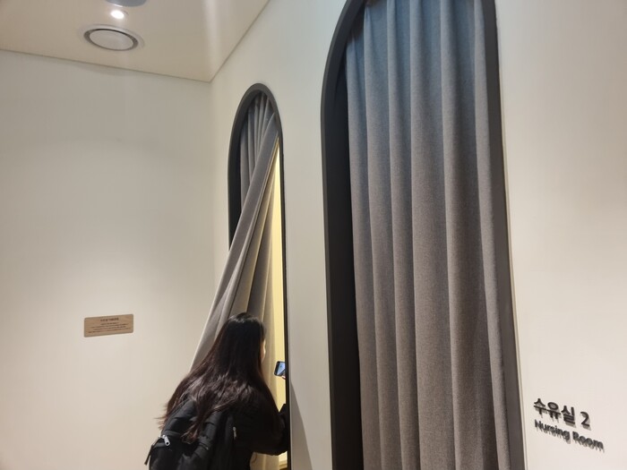 아이와 단둘이 이용할 수 있는 수유실. 사진=김민지 기자