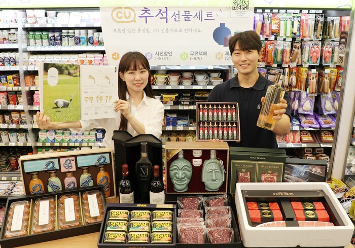 CU가 다가오는 추석을 맞아 유명 지역 맛집, 양조장과 제휴한 로코노미 상품 등 추석 선물세트를 판매한다. 사진=BGF리테일
