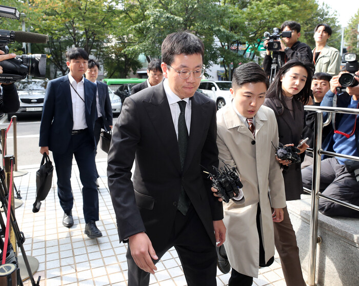 배재현 카카오 전 투자총괄대표가 2023년 10월 18일 오후 서울 양천구 서울남부지방법원에서 열린 구속 전 피의자 심문(영장실질심사)에 출석하고 있다. 사진=뉴시스.