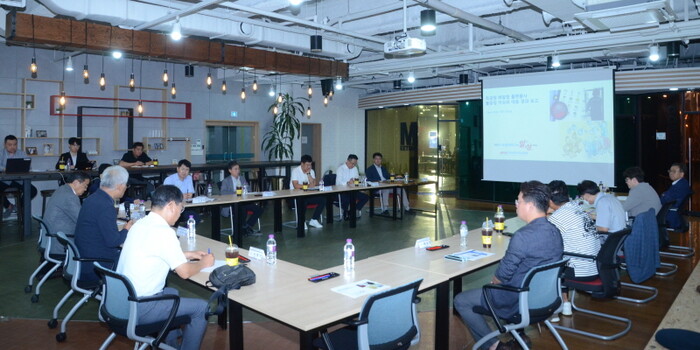 한국프랜차이즈산업협회는 지난 6일 서울 강서구 협회 회의실에서 '프랜차이즈 배달앱 사태 비상대책위원회 발족식'을 개최했다. 사진=한국프랜차이즈산업협회 제공.