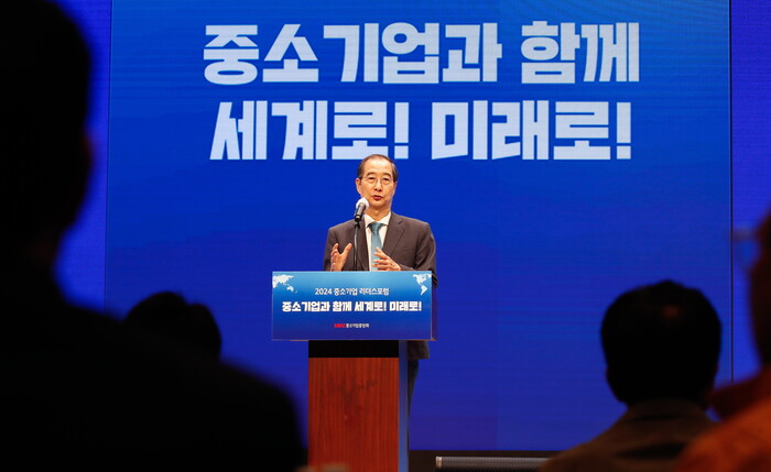 한덕수 국무총리가 8일 오후 서귀포시 해비치 호텔 제주에서 열린 '2024 중소기업 리더스포럼'에서 격려사를 하고 있다. 사진=뉴시스