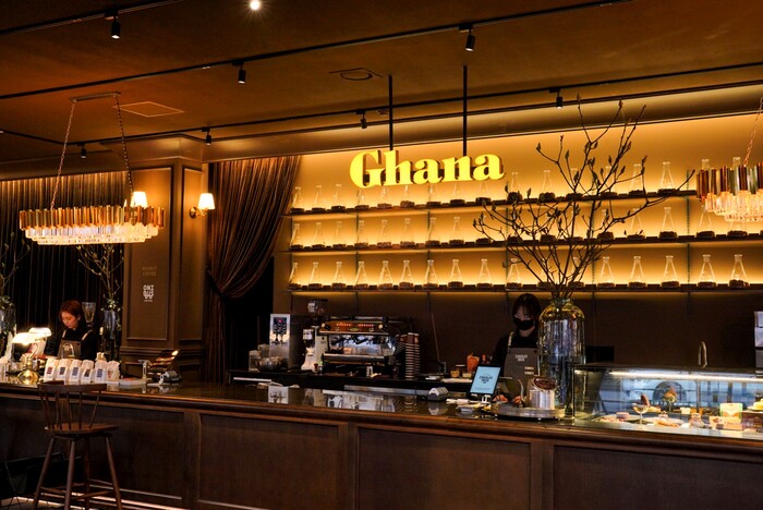 롯데웰푸드는 4월 가나 초콜릿 하우스 시즌3를 서울 성수동에서 선보였다. 프리미엄 다이닝 느낌으로 공간을 고급스럽게 연출했다. 사진=롯데웰푸드