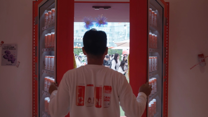 성수동에서 열린 캔돈 팝업스토어 소개영상 캡쳐.