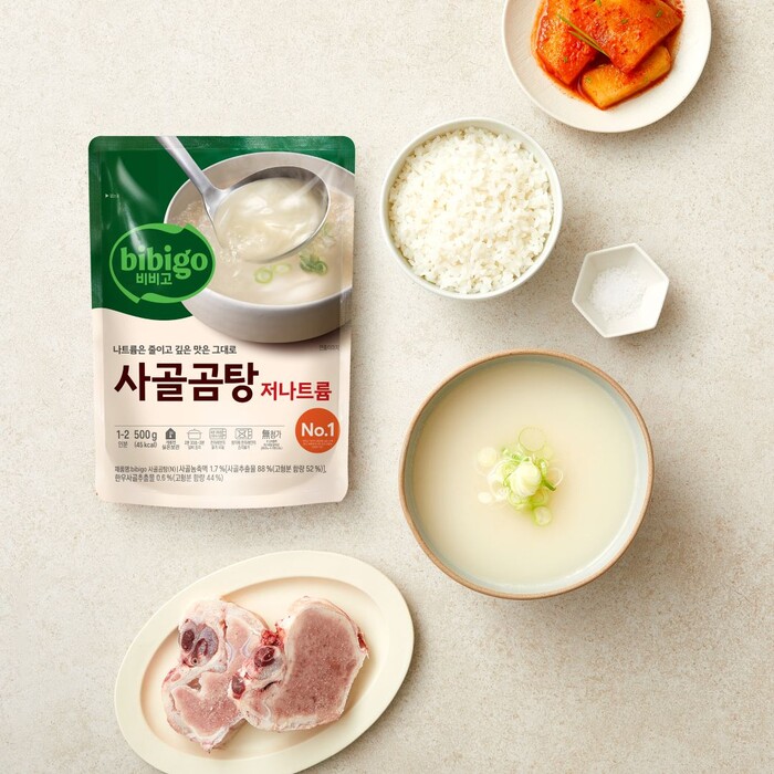 CJ제일제당은 기존에 B마트에서 단독 출시 중이던 '비비고 저나트륨 사골곰탕' 판매를 대형마트와 편의점으로 확대했다고  15일 밝혔다. 사진=CJ제일제당.