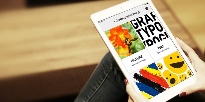 유니클로가 롯데월드몰점에서 선보인 유티미(UTme!)는 다양한 이미지 스탬프를 활용해 나만의 고유한 티셔츠를 만들 수 있는 커스터마이징 서비스다. 사진=유니클로 홈페이지 캡처.