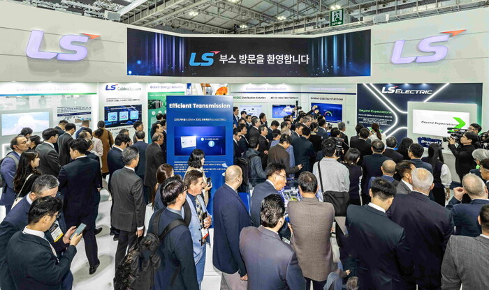 ‘빅스포(BIXPO) 2024’에서 방문객들이 LS전선 전시관을 관람하고 있다. 사진=LS전선 제공.