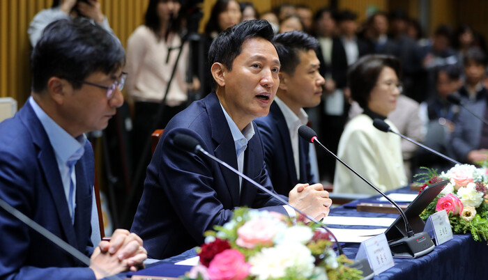 오세훈 서울시장이 2일 오전 서울 중구 서울시청에서 열린 '외로움 없는 서울' 민관협력 업무협약식에서 인사말을 하고 있다. 사진=뉴시스.