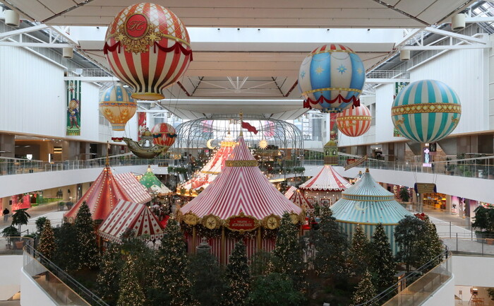 지난 11월 1일 서울 영등포구 더현대 서울에 크리스마스 트리와 장식물들이 설치돼 있다. 사진=뉴시스.