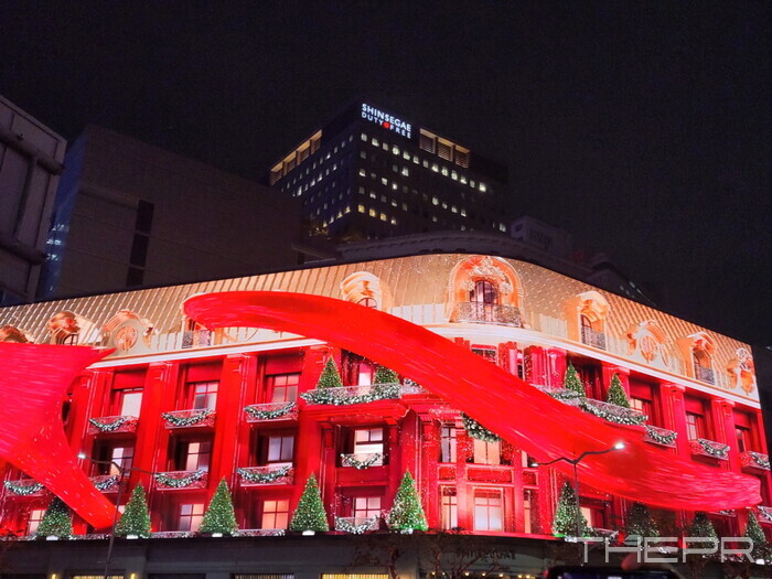 지난 11월 1일 오후 공개된 신세계스퀘어 사이니지의 '크리스마스의 순간들을 찾아서' 영상 장면. 사진=김병주 기자.