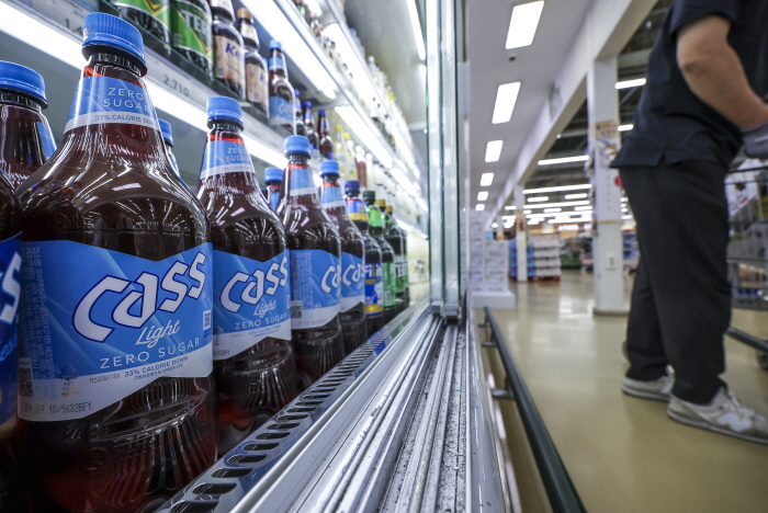 닐슨 코리아 조사에 따르면 카스 라이트는 상반기 가정용 맥주 시장 판매량 6위를 차지했다. 뉴시스