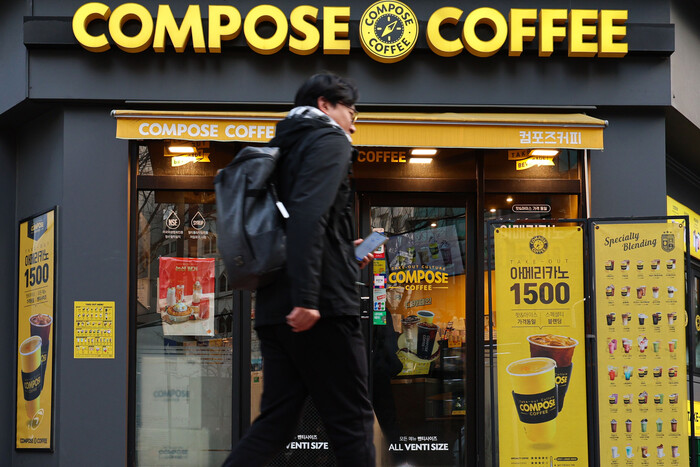 지난해 12월 28일 서울의 한 컴포즈 커피 매장. 사진=뉴시스.
