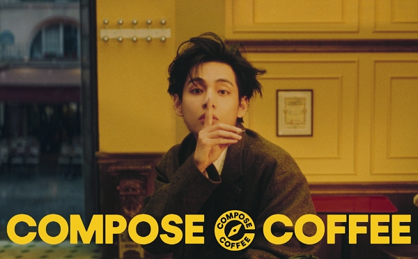 컴포즈커피가 지난 1월 16일 브랜드 공식 유튜브 채널에 공개한 신규 광고 영상. 해당 광고 속 뷔는 컴포즈커피의 바리스타와 고객 1인 2역을 연기하며 작곡가와 컴포즈커피를 즐기는 소비자를 일컫는 애칭인 ‘컴포저(composer)’의 중의적인 의미를 표현했다. 사진=컴포즈커피 제공.