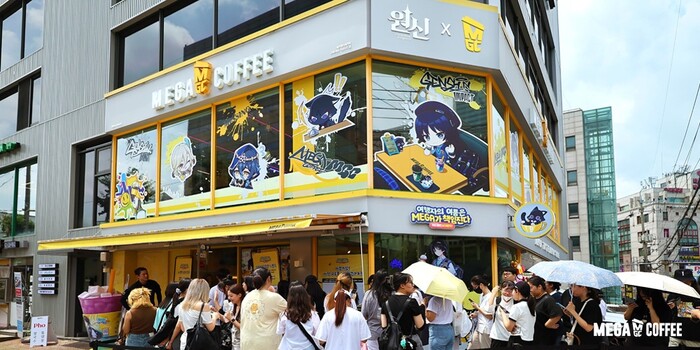 지난 8월, 메가MGC커피와 원신의 오프라인 현장 이벤트 모습. 오픈 5분만에 입장권이 매진된 메가MGC커피 역삼GFC점 오프라인 현장 이벤트에는 4일간 2000여 명이 다녀갔다. 사진=메가MGC커피 제공.