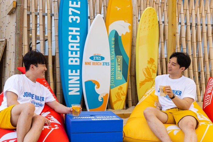 스카치위스키 브랜드 조니워커는 지난 2022년 7월 8일 강원도 양양 서피비치와 망상 나인비치37에서 여름맞이 BOLD SUMMER 캠페인을 진행했다. 망상 나인비치의 37펍에서는 조니 레몬 하이볼, 조니 진저 하이볼, 조니 피치 하이볼부터 한정판 조니 블랙 셰리 하이볼까지 총 4종의 조니 하이볼을 만나볼 수 있었다. 사진=디아지오코리아 제공.