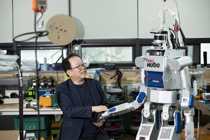 삼성전자 미래로봇추진단장을 맡은 오준호 카이스트 명예교수. 사진=레인보우로보틱스 제공.